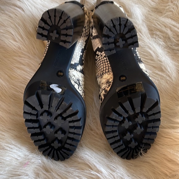 Vince Camuto Erettie Platform Stretch Bootie snake print, like new Size 9. - Picture 8 of 12